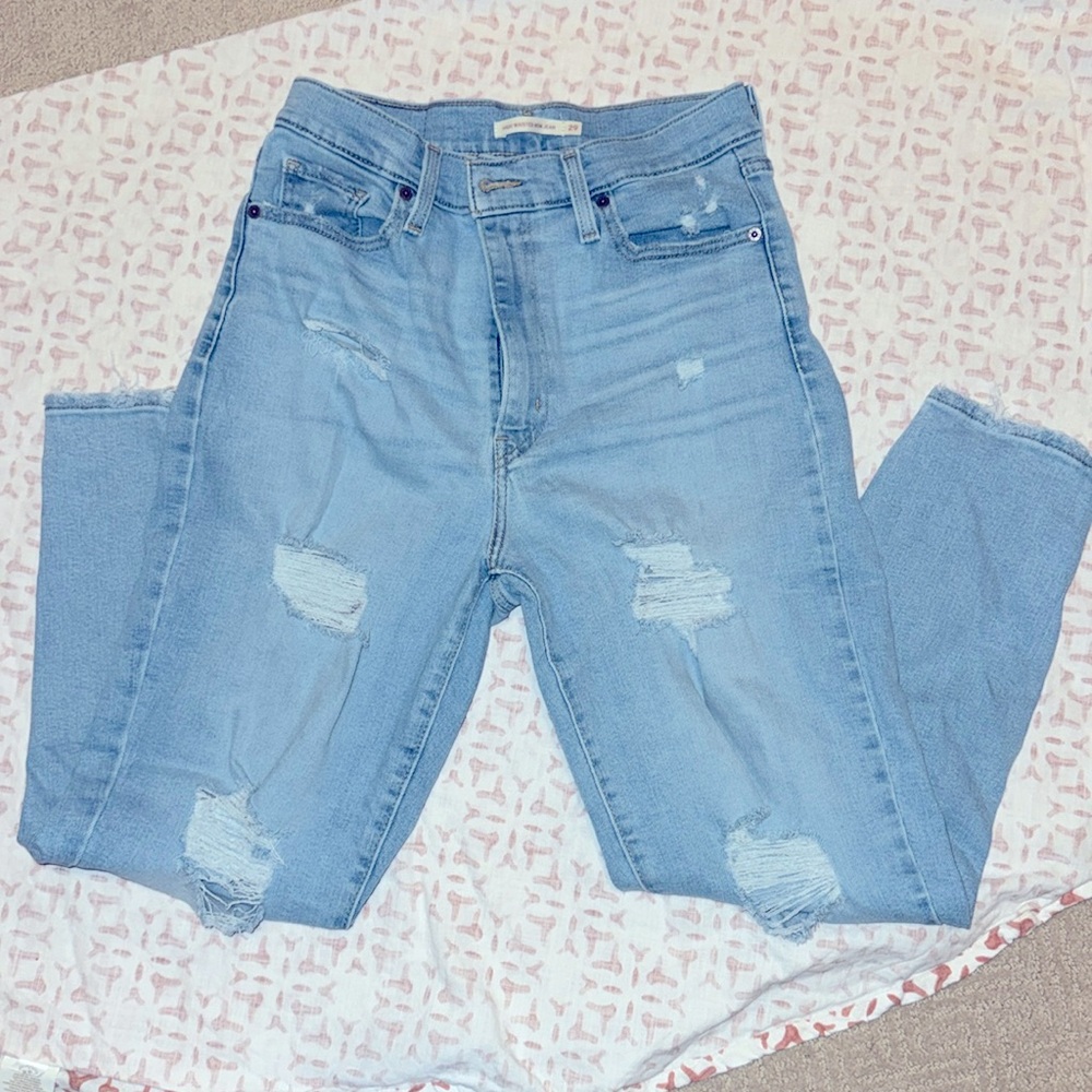 Levi High Waisted Mom Jeans $30